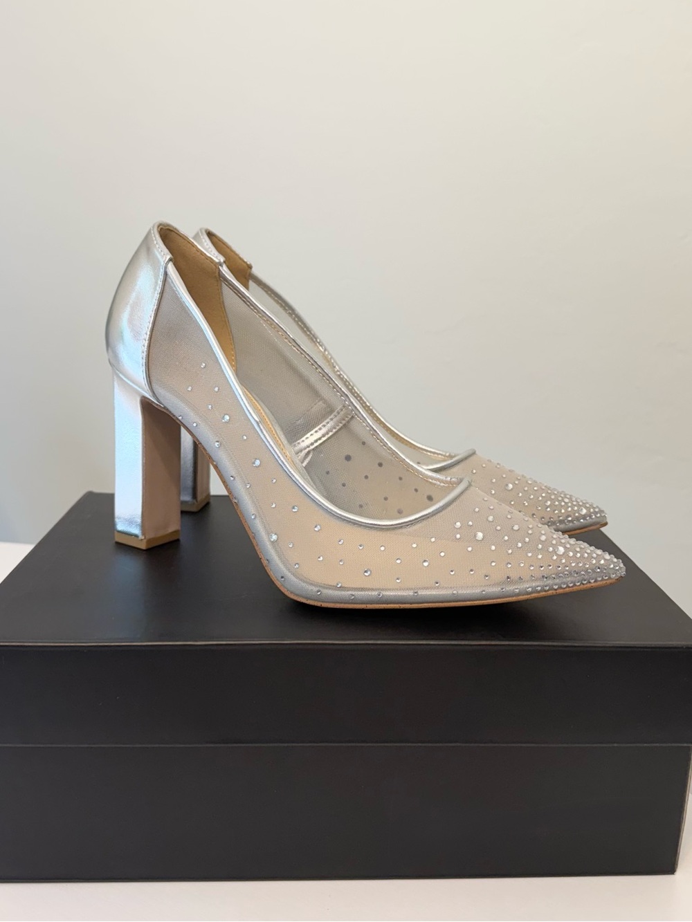Jessica Simpson Silver Mesh Pointed-Toe Mid Heel Pumps with Crystals Size 7.5
